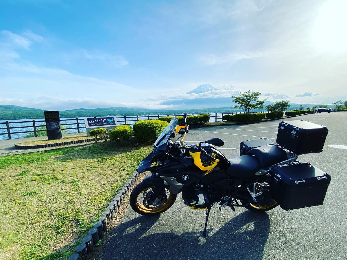 r1250gsbeginner's tweet photo. 山中湖🏞
道志道を抜けて山中湖へ。
湖は何故か分かりませんが癒されます😆
特に山中湖はロードバイクでも綺麗に一周回れるのでオススメです🚴‍♂️

#r1250gs 
#gs乗り
#bmw
#bmwmotorrad 
#gstrophy 
#バイクのある風景 
#バイクのある生活 
#バイク乗りと繋がりたい 
#山中湖
#長池親水公園 https://t.co/wMrx7jKqab