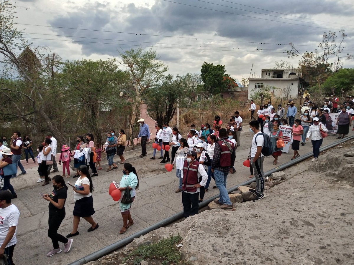 mariomiguelcarr's tweet photo. La #CuartaTransformación se siente.
Queremos que el cambio verdadero llegue a #Calmeca #Tepexco
✅ Servicios básicos
✅ Ambulancias🚑 y servicios de salud
✅ Educación
✅ Pavimentación de calles
✅ Espacios Deportivos para nuestros jóvenes
#Vota3de3 #VotoMasivoPorMorena2021 https://t.co/6vquL6zrTO