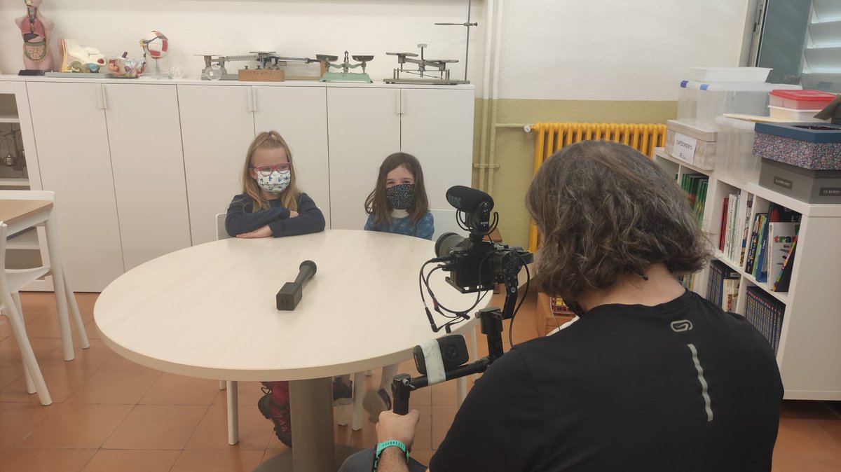 ElsPorxos's tweet photo. Gravació de la ponència dels i les alumnes de 1r de @ElsPorxos per la seva participació al Congrés de Ciència @cesirecat @xtec amb la seva investigació sobre els insectes.
#congresdeciencia #petitscientifics
@consorciedubcn @crpsantmarti @educaciocat https://t.co/HdgHzAne86