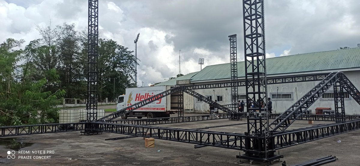 Delfaro_Product's tweet photo. Set up ongoing for the #PRAIZECONCERT2021 !!
It's gonna be massive and praiseworthy!!
#restorecalabar #calabar #delfaroproductions #setup
#LATOKEN #shedibalabalachallenge https://t.co/RFEJ6UauW7