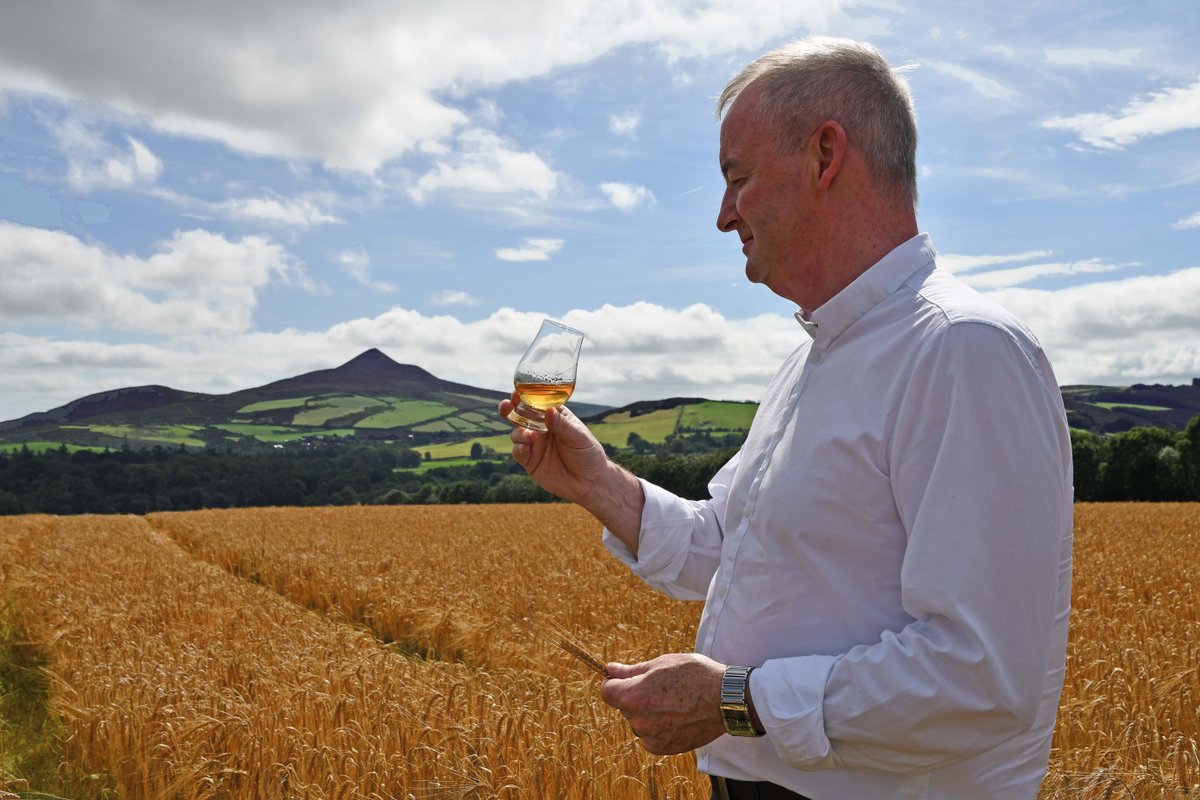 PowerscourtDist's tweet photo. Pour yourself a glass of something special! Whiskey is best enjoyed with those close to you - who is your whiskey buddy?
#PowerscourtDistillery #FercullenWhiskey #MasterDistiller #NoelSweeney #FercullenFriday #DiscoverIrishWhiskey #KeepDiscovering #DrinkResponsibly https://t.co/HCRoAOsYRh