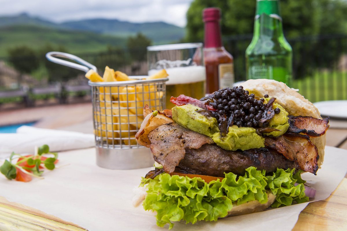 AlpineHeathR's tweet photo. If you’re feeling peckish after a day filled with sightseeing and doing activities, dig into something delicious on our snack menu – it surely caters to all tastes! https://t.co/cUmH8ODJn8