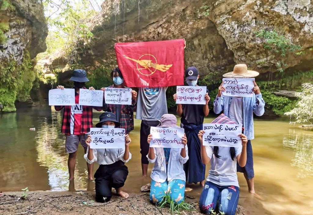 Youths expressing their opposition over the Junta’s rules in Kyankin, Ayeyarwaddy.
#WhatsHappeningInMyanmar 
#May14Coup
#WeSupportNUG