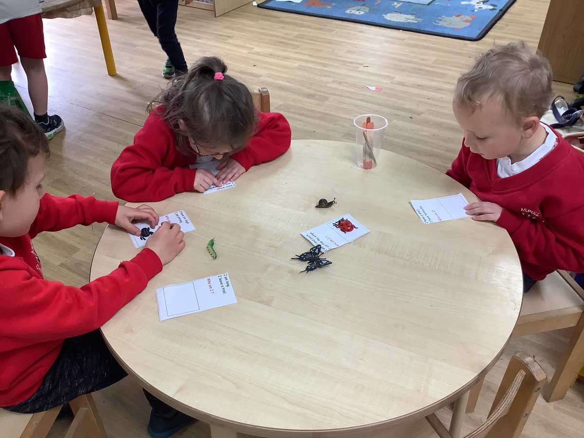 ClassRAspull's tweet image. Super reading skills being used for this rainbow challenge - matching the minibeasts to the clues #acpseyfs #eyfsutw #eyfsreading
