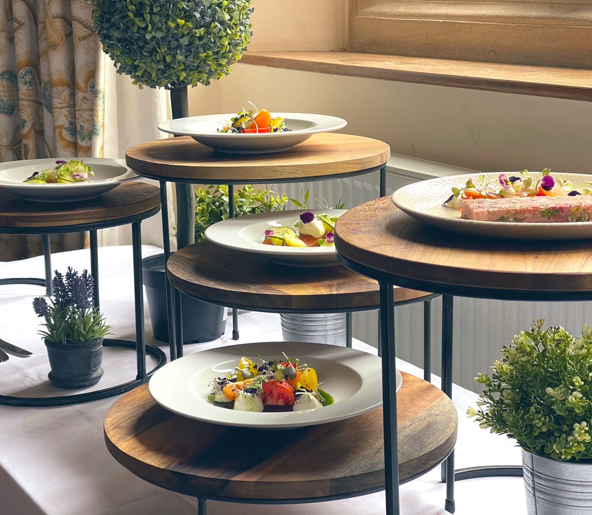 Few plates to start #dining #preperation <a href="/OliCullers/">Oli Cullingworth</a> <a href="/Rachael48432853/">Rachael Wilson</a> <a href="/tomchef123/">Tom Lowe</a> <a href="/chefbenji64/">Ben Cook</a> <a href="/HolroydHowe/">Holroyd Howe</a> <a href="/s_thurlow/">Sam Thurlow</a> <a href="/UppinghamSchool/">Uppingham School</a> #hospitality #partnership #tasting