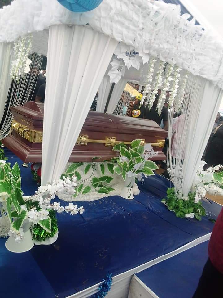 akwaibomdaily's tweet photo. Our prayers are with the family of the late #IniUmoren. The Bible stated that the wicked shall never go unpunished. We hope that the authorities would do its best to send all those connected with the murder of this poor girl to where they deserve. #JusticeforHinyHumoren https://t.co/33oBn8Ezpb
