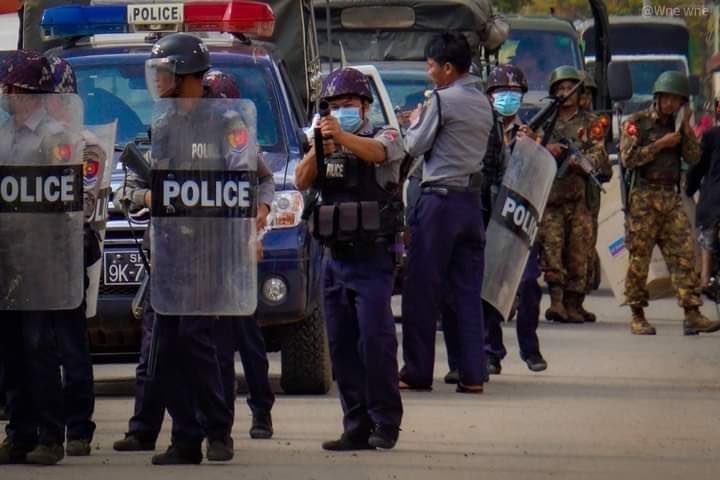 Today's protest in Kyaukme,Shan State was being cracked down, but the protesters managed to regroup, continued to stage their rally and ended it successfully.
#May14Coup
#WhatsHappeningInMyanmar