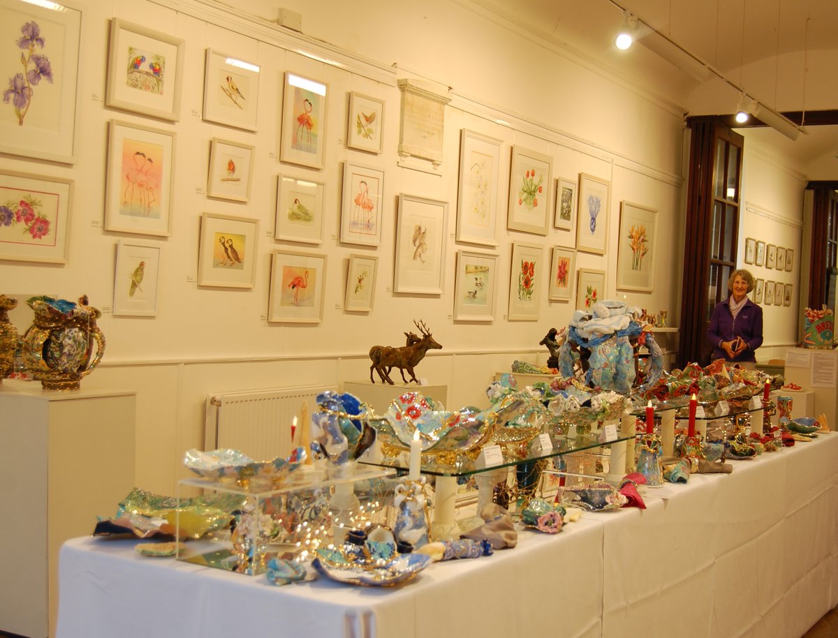 BeachedEdFringe's tweet image. Lovely to be unlocked with @SusanThomsonArt @IlminsterArts in our Floral Feast. We will be there on Tuesday for a celebratory coffee and delicious cake.  Join us in the cafe and you are almost at the banquet #sculpture #ceramics #porcelain #bronze #birds #Botanical #installation