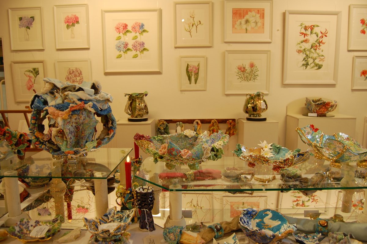 BeachedEdFringe's tweet image. Lovely to be unlocked with @SusanThomsonArt @IlminsterArts in our Floral Feast. We will be there on Tuesday for a celebratory coffee and delicious cake.  Join us in the cafe and you are almost at the banquet #sculpture #ceramics #porcelain #bronze #birds #Botanical #installation