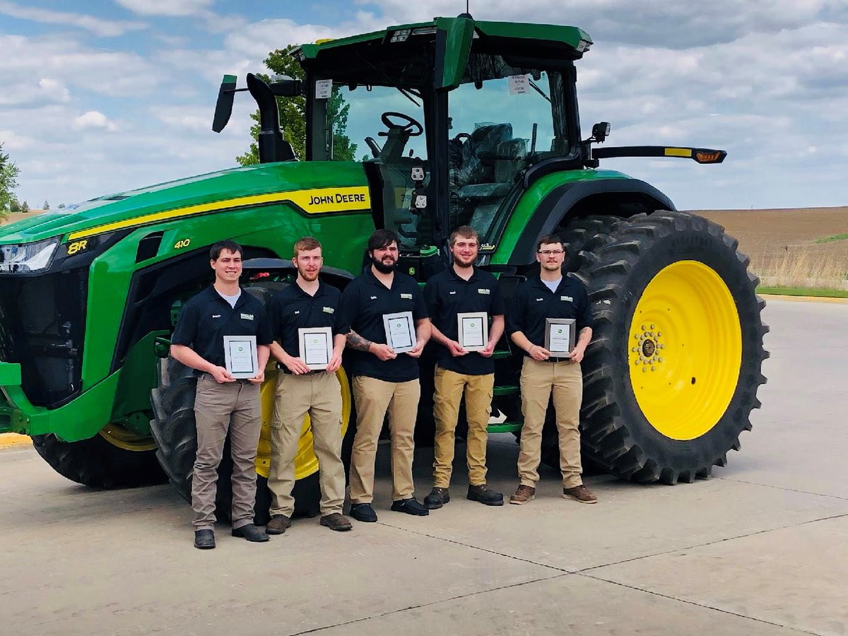 Congratulations to our newest Sinclair Tractor Technicians! They graduated from Northeast Iowa Community College's John Deere TECH Program.
Left to right: Brennon Knudsen - Houghton, Matt Hyman-Washington, Colton Emery-Sigourney, Joe Browning-Muscatine, Austin McCarty- Fairfield