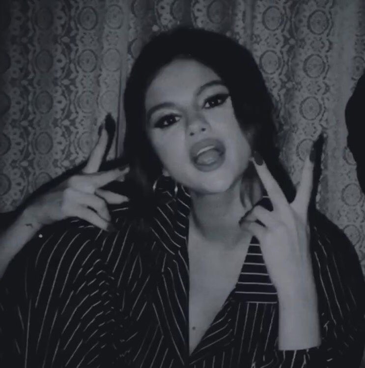 lylalsbaybeh's tweet photo. I'm voting for #SelenaGomez on the category #ArtistaFemininaInternacional on this years #SECAwards https://t.co/vrY2cINAeC