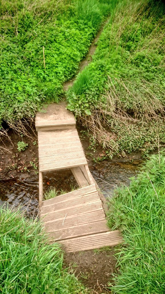 Replacing #angler access bridges today on lower #Carleton beat shared with <a href="/SkiptonAngling/">Skipton Angling</a> #Aire. These will be here a while!
Good work from #flyfishing members
