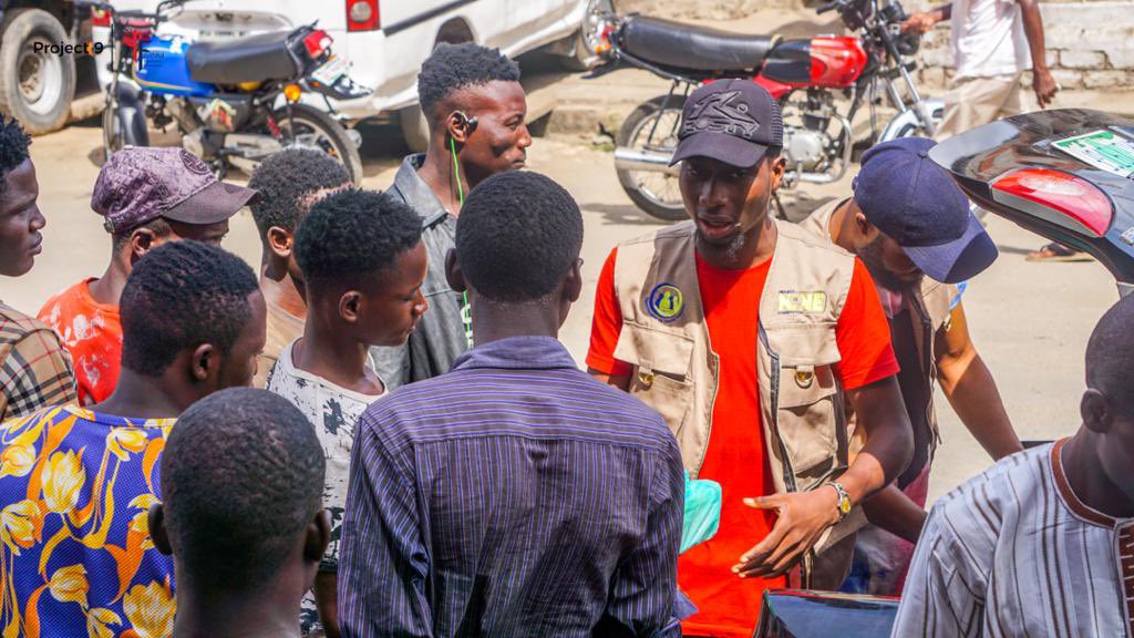 Project9founda1's tweet photo. As a way to commemorate with the Muslim Faithfuls in our community during their Eid Al-Fitr celebrations, Project 9 in conjunction with Faithful Reserve Foundation, decided to share food on the streets of Sabo and Alagomeji communities. Happy Eid-Al-Fitr from everyone at Project9 https://t.co/LLD56Mx2sP