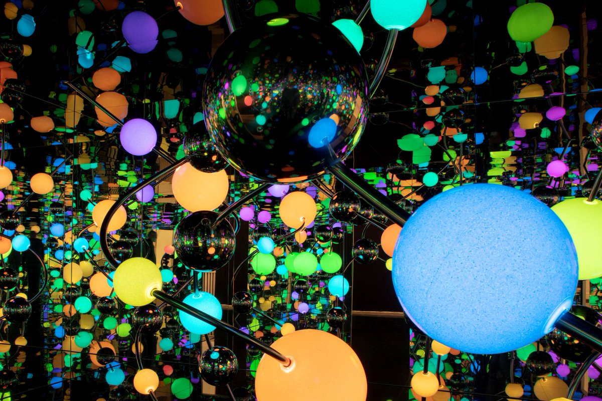 Pink tentacles, countless dots, flashing LEDs and mirrored spheres: Until circumstances permit our re-opening, we highly recommend to take a virtual tour in our 360° Panorama of the exhibition #YayoiKusama #A Retrospective on our website.  
→ gropiusbau.de/kusama
#Kusama