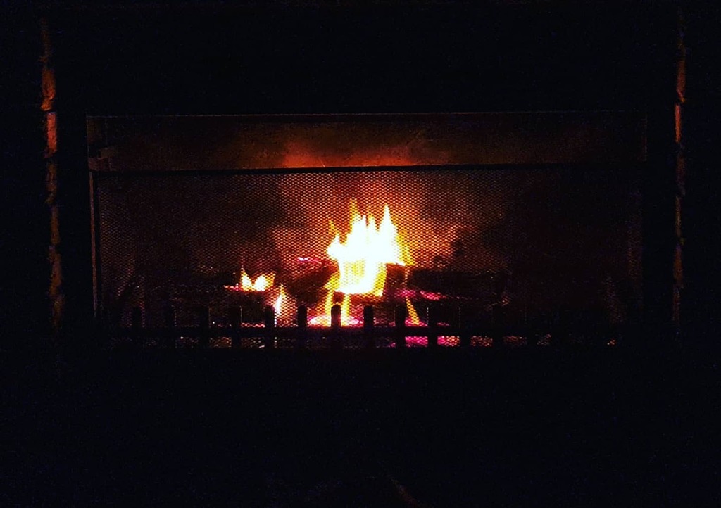 dlsdigitalarts's tweet photo. Keeping warm, winter is coming..
.
#winter #winteriscoming #fire #keepwarm #openfire https://t.co/WRzCYY0Boh