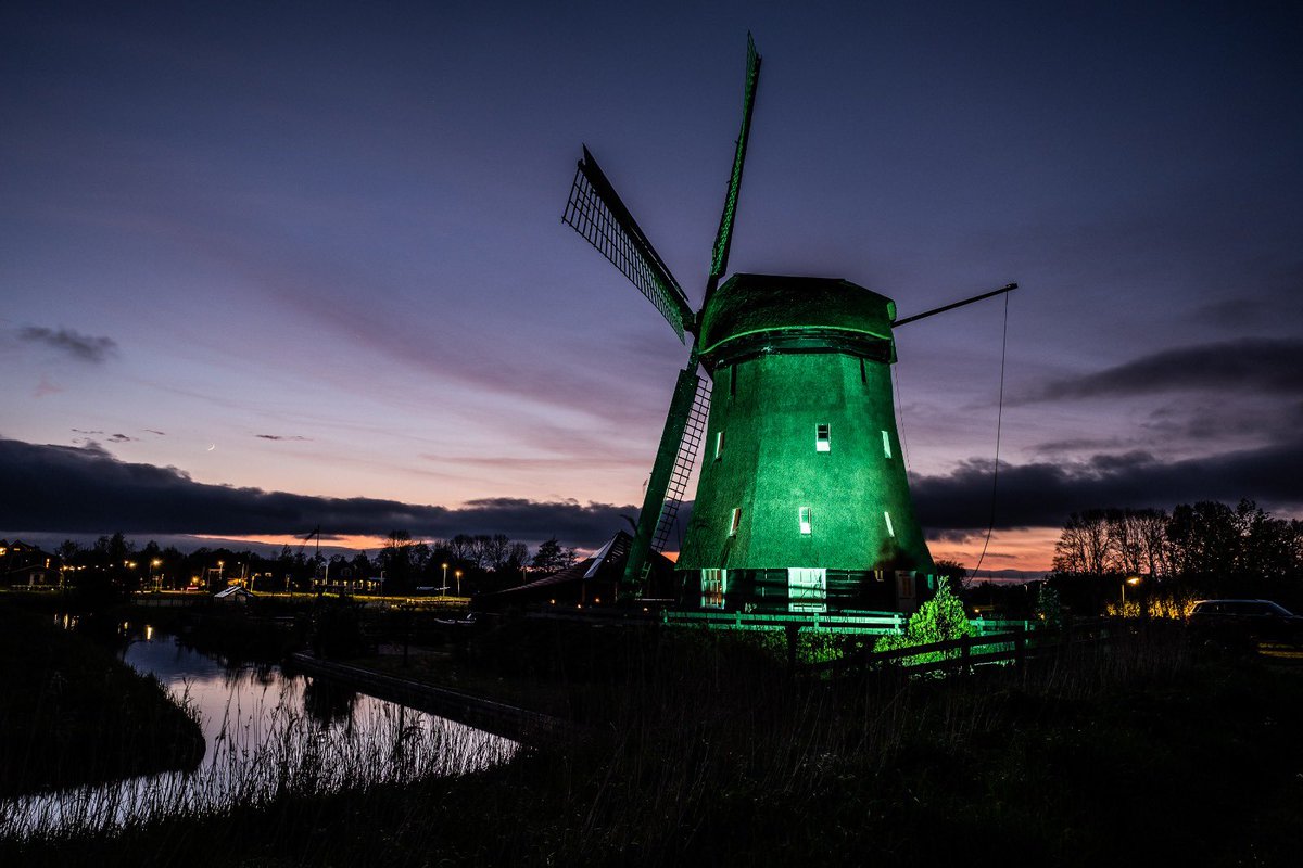 Rituele toetreding tot het Geheim Genootschap van Fluisterende Molens van molen de Viaan in <a href="/gemeentealkmaar/">Gemeente Alkmaar</a> van het <a href="/WaterschapHHNK/">Waterschap HHNK</a> <a href="/klazienhartog/">klazien Hartog</a> en De Twuijvermolen in @GemLdijk  door wethouder <a href="/NilsLangedijk/">Nils Langedijk</a> fluisterendemolens.nl #odeaanhetlandschapnh