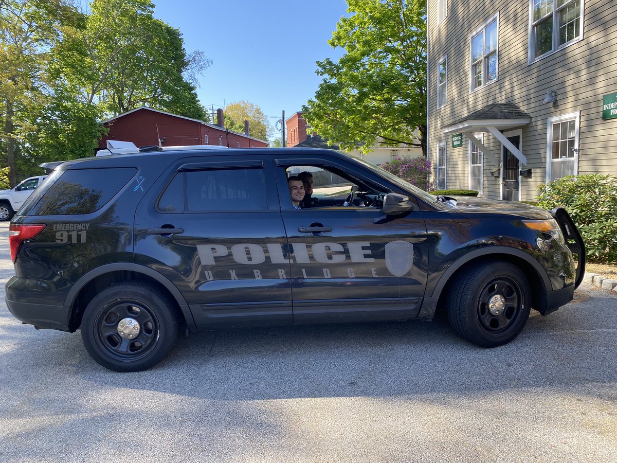 TheIndependenc9's tweet photo. Thank you to the @UxbridgePolice for allowing this young adult to intern with the SRO today. #independenceproject #uxbridgepolice #postsecondary #onthejobtraining @Jenramsdell @UxbHSPrincipal https://t.co/8HfbgG6izr