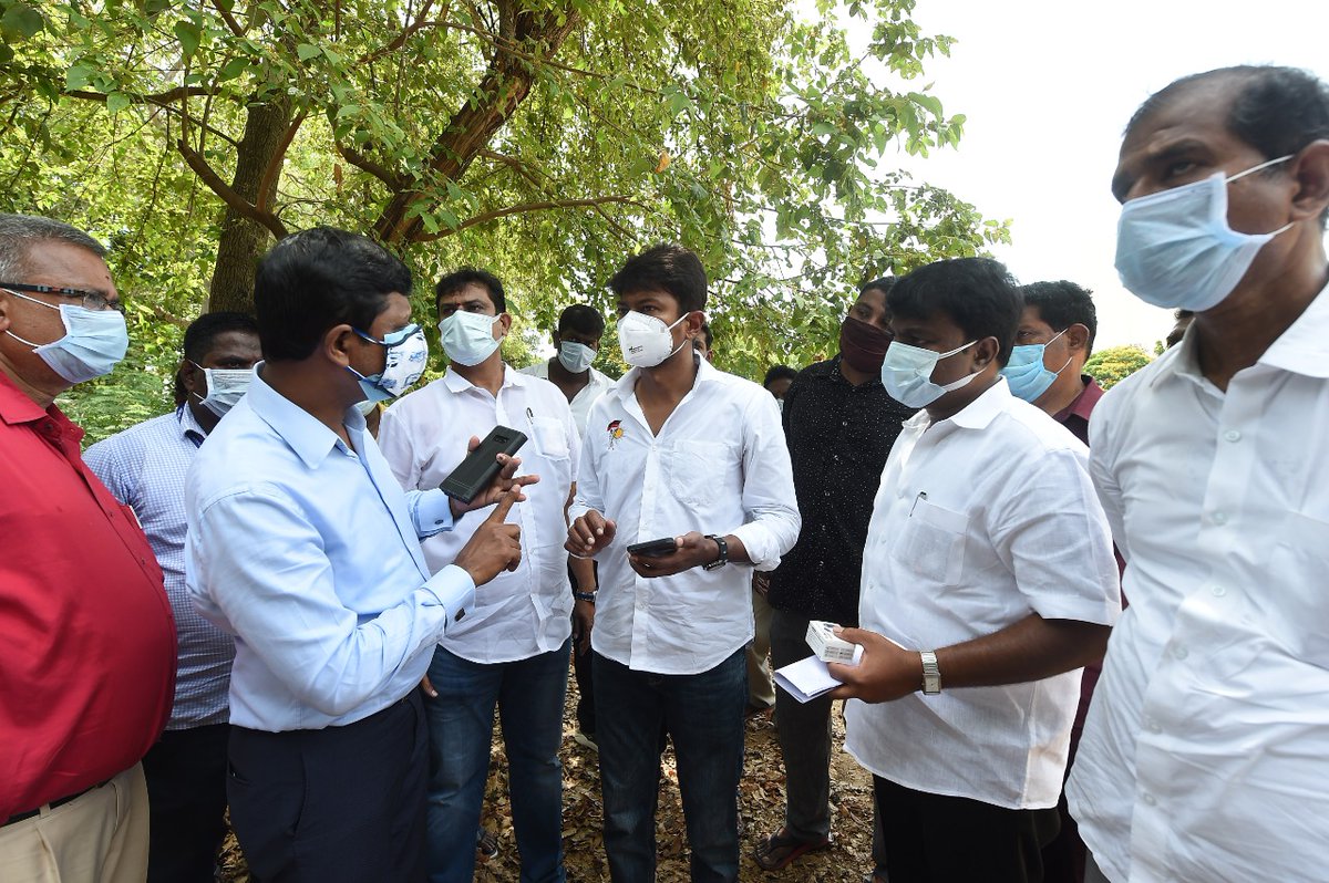 Udhaystalin's tweet photo. சேப்பாக்கம் - திருவல்லிக்கேணி தொகுதியில் கொரோனாவால் பாதிக்கப்பட்டவர்களுக்கு உரிய சிகிச்சை அளித்து அவர்களை நோய்த்தொற்றிலிருந்து மீட்க அமைக்கப்படவுள்ள தற்காலிக சிகிச்சை மையத்துக்காக ராயப்பேட்டை வெஸ்லி மேல்நிலைப்பள்ளி மைதானத்தையை இன்று ஆய்வு செய்தேன். @nchitrarasu @Madhanmohandmk https://t.co/KSdZh4VEKJ