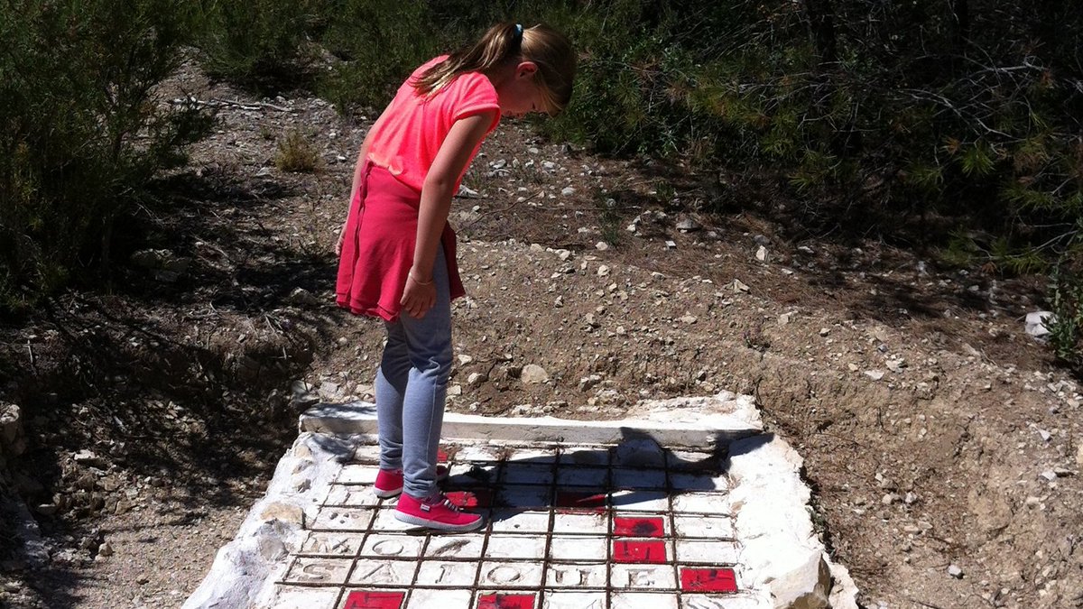 La garrigue est un milieu naturel riche en merveilles✨Pour découvrir cet environnement passionnant, suivez le parcours "Les Merveilles de la Garrigue" adapté aux enfants dès 7 ans 📍 au départ de Combas. Distance : 1,5 km. Dénivelé : 80 m 
👉bit.ly/2RTnThc #legardlesud