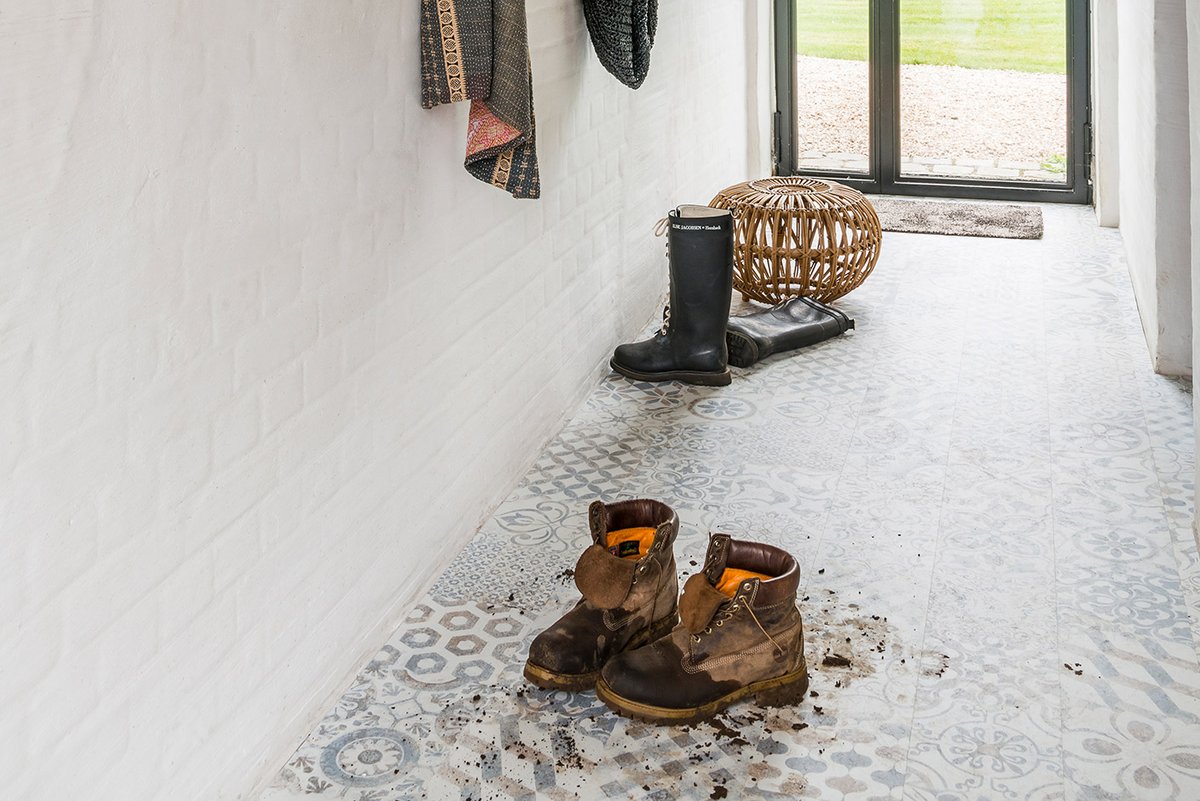 FloorDesignLtd's tweet photo. The Berry Alloc Ocean collection has a cool vibe with a shabby-chic twist. An added benefit of a HydroPlus finish makes this water resistant plank perfect for installation throughout your home. A wonderful addition to brighten up every space.
Contact us today for more information https://t.co/s0oWtbDi5E