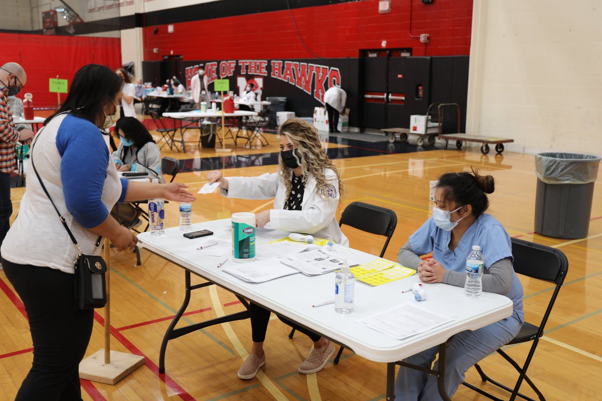 Maine Township High School District 207 tweet media