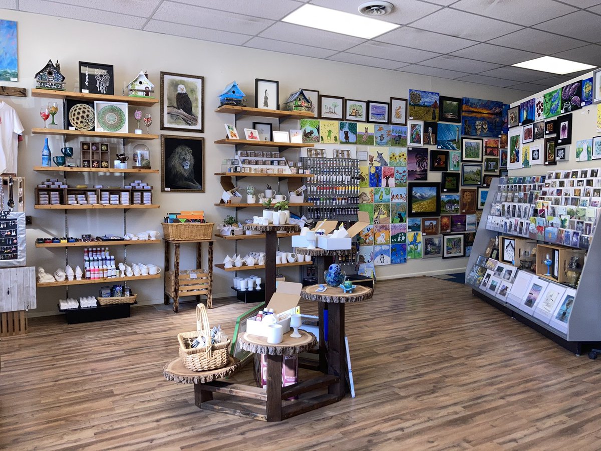 ArtistJessi's tweet image. I’m here until 3:00pm with the door wide open, enjoying this beautiful day!