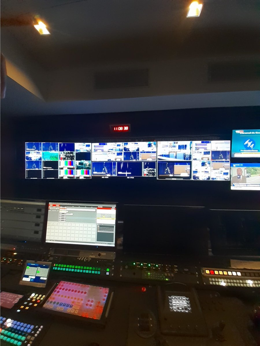 fondation_M_R's tweet photo. 🎧🎙️ travaux en cours pour l'organisation d'un événement exclusif en direct avec l'Institut Français de Pékin le 21 mai. Le @nationaldefce prépare un cadeau pour son public chinois, en attendant la prochaine tournée🌏
Merci aux équipes de @franceinfo pour l'accueil en studio https://t.co/UhvGlmsOu6