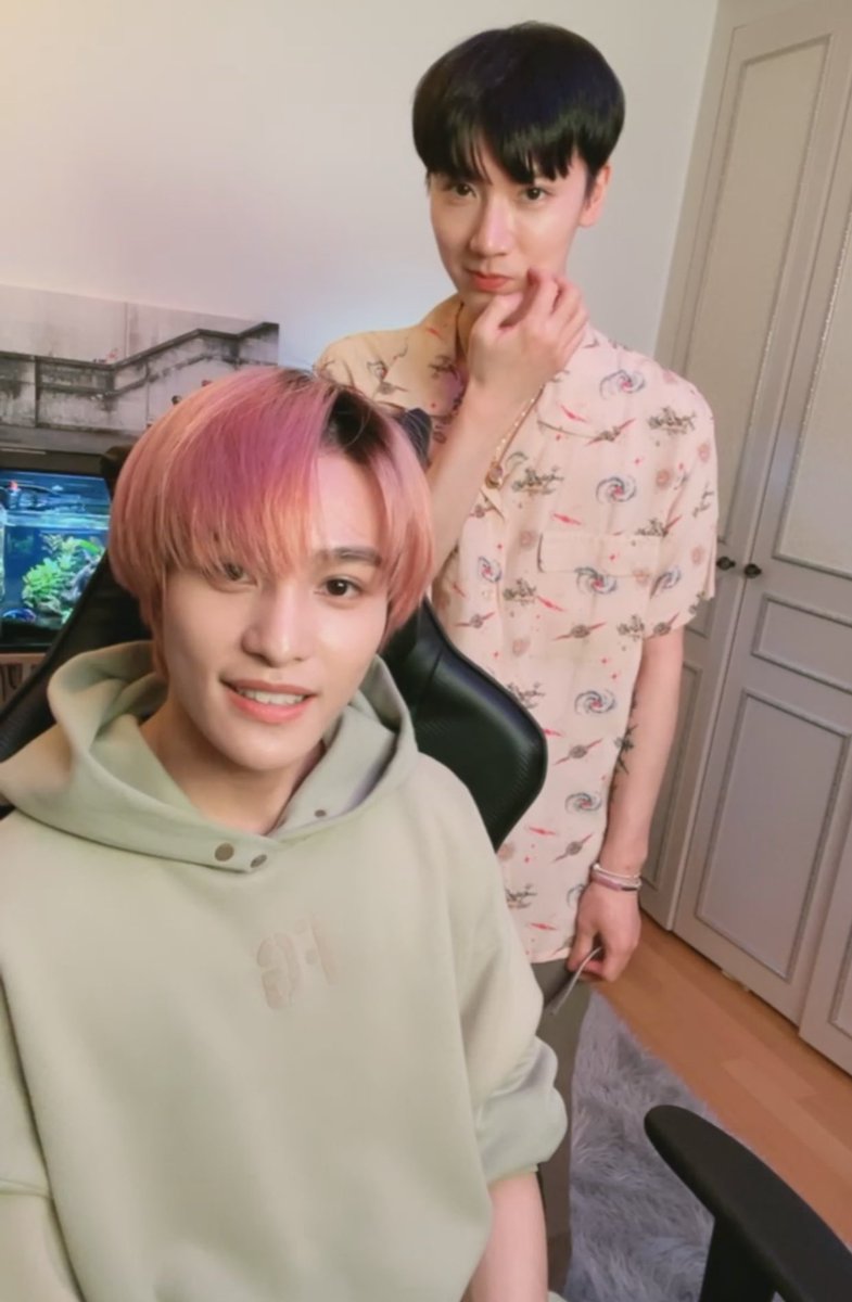 เหมือนกำลังเล่นเกมส์แล้วมีเด็กป.4ยืนบอกให้เล่นแบบนี้ๆอยู่ข้างหลัง