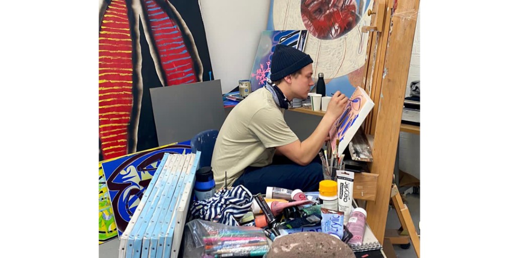 🙌Congratulations to Richard Drazan <a href="/DerbyUniArts/">University of Derby School of Arts</a> 
 #FineArt student who has been selected as a winner of 
<a href="/FreelandsF/">Freelands Foundation</a> #FreelandsPaintingPrize2021 Richard will exhibit his painting in Freelands Foundation Gallery, London this autumn ow.ly/6yMb50EK69V #RealatDerby