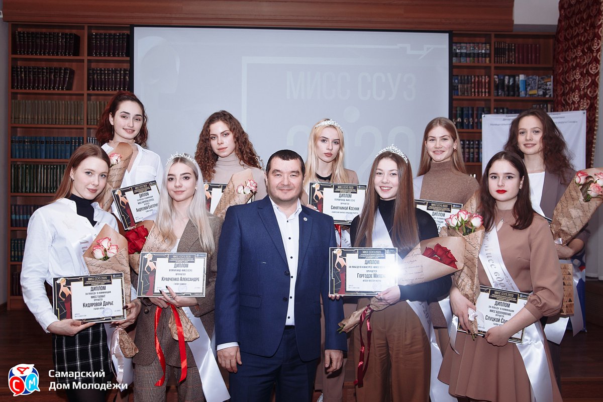 sdmsamara's tweet photo. Самарскому Дому молодежи 7 лет! СДМ - это большая семья сотрудников, волонтёров и участников мероприятий, которые наполняют каждое событие и проект смыслом. Спасибо, что остаётесь с нами, ведь дальше — больше https://t.co/ajDao73Mun
