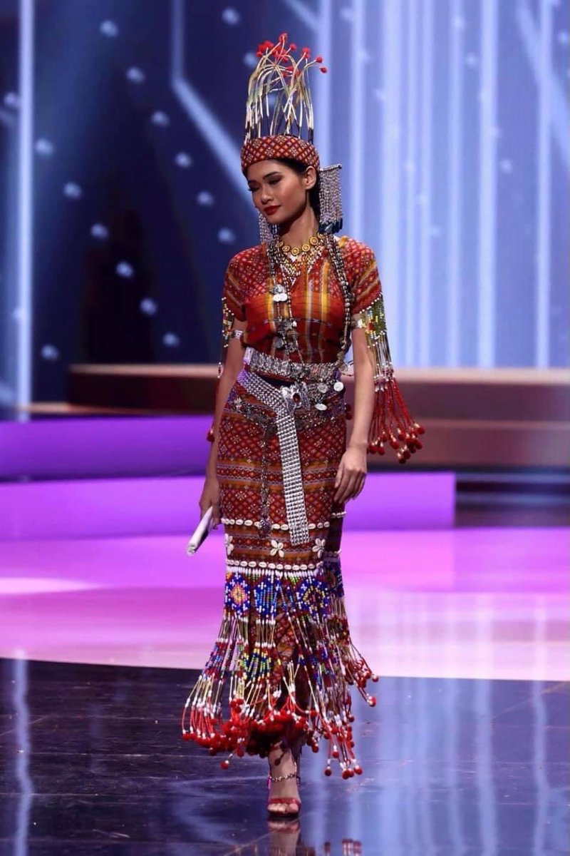 KhaingScarlet's tweet photo. Miss Universe Myanmar 🇲🇲 
She represented the whole country.
Even her luggage was lost, she did not lose her heart and let the show goes on.
We proud of you, Candy 👏
#WhatsHappeningInMyanmar 
#MissUniverse2021 
#MissUniverseMyanmar https://t.co/Jx4N8BUBiy