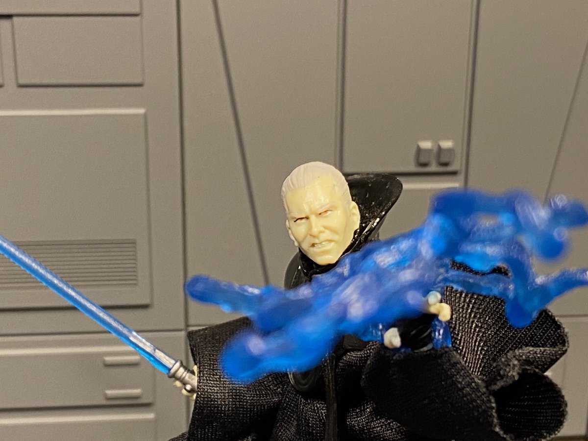 TwinSunsOutpost's tweet photo. On this week's episode of #ActionFigureCloseUp, Christian unboxes the Dark Empire II Comic Pack with Luke Skywalker and a Clone of the Emperor. This week Christian focuses on the Emperor, & next week he'll focus on Luke. Anyone else have this comic pack?
https://t.co/yCYdTNLWQK https://t.co/KEQjFuGuoY