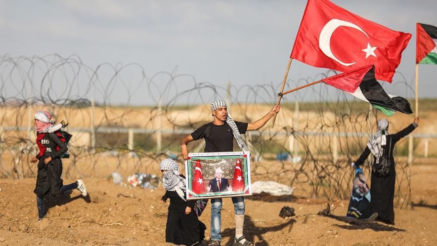 akkadinkaratay's tweet photo. Suskun dünyanın hür sesi!
Cumhurbaşkanımız Sayın @RTErdogan:

“Kudüs tüm dünyadır, oradaki Müslümanlar da tüm insanlıktır.”

#FilistinYalnızDeğil https://t.co/UcaYjQPtBW