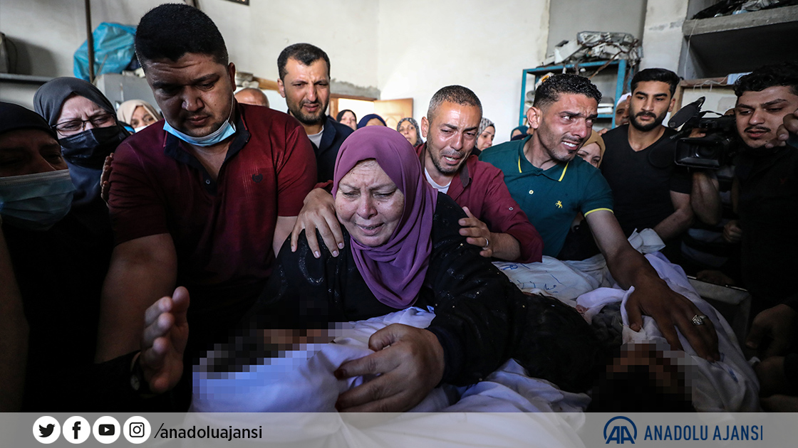 dirilistrky's tweet photo. • Baba Rafet, 38 yaşında
• Hamile anne Raviye Ebu Asr, 35 yaşında
• İsmail, 6 yaşında
• Emir, 5 yaşında
• Ethem, 5 yaşında
• Muhammed, 3 yaşında

İsrail aralarında hamile bir kadının olduğu 6 kişilik ailenin tüm fertlerini katletti #GenocideinGaza
https://t.co/z3dr4hMpEz