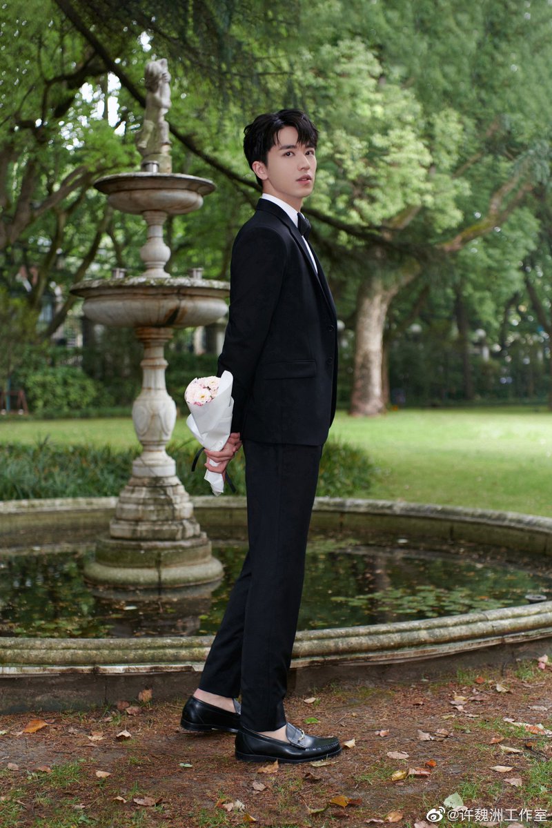 dramapotatoe's tweet photo. #TimmyXu for a Jimmy Choo store event as he reunites with My Girlfriend costar #QiaoXin 

#xuweizhou https://t.co/IT9ZrrWvG1