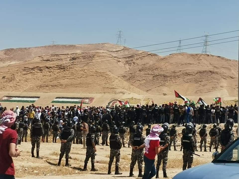 kontentainment's tweet photo. "رغم الحدود عنّا حلم"
مسيرات من الأردن وصلت للحدود الفلسطينية وفي محاولات لعبورها ♥️
تابعوهم على #يلا_على_الحدود ، وشاركوا ف باقي الهاشتاجز
#GazzaUnderAttack 
#freepalastine https://t.co/ODIrofH2sH