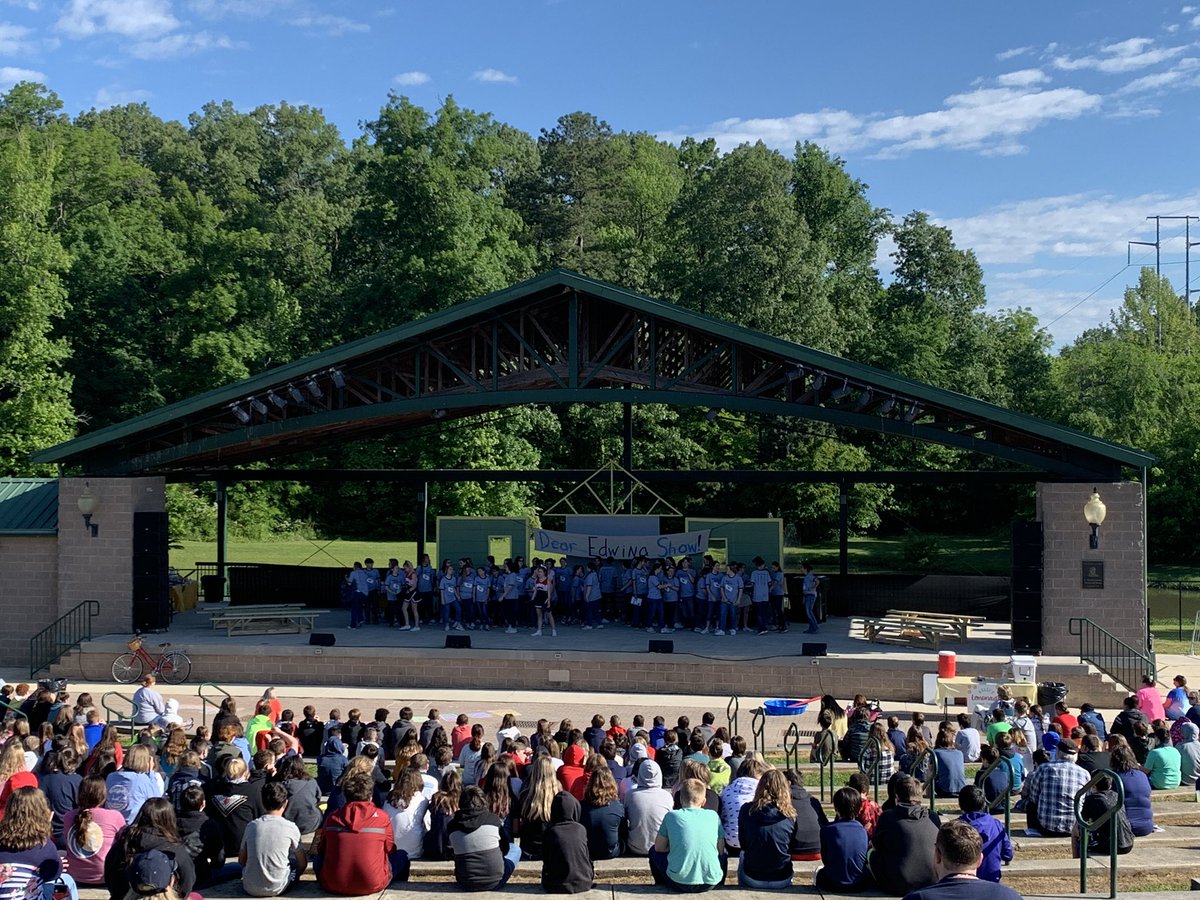 GoGenerals2005's tweet image. The amphitheater is packed and it is a beautiful day for the performance of Dear Edwina! So proud of our Generals on stage today! ⭐️👏🏻