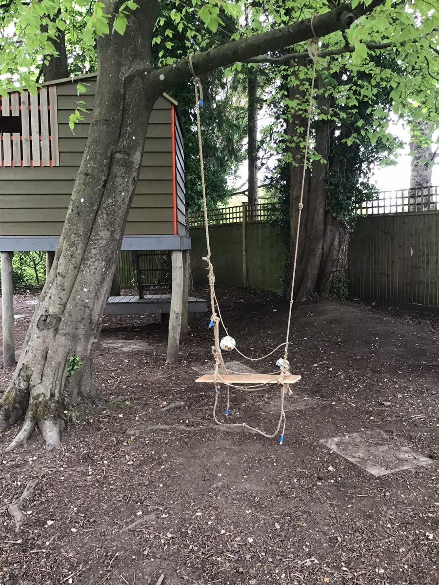 Castle building and swing making at lunchtime in Y4-6 today. Loose parts play isn’t just for Early years children!! #loosepartsplay #creativity <a href="/FrenshamHeights/">Frensham Heights</a> <a href="/iapsuk/">IAPS</a>