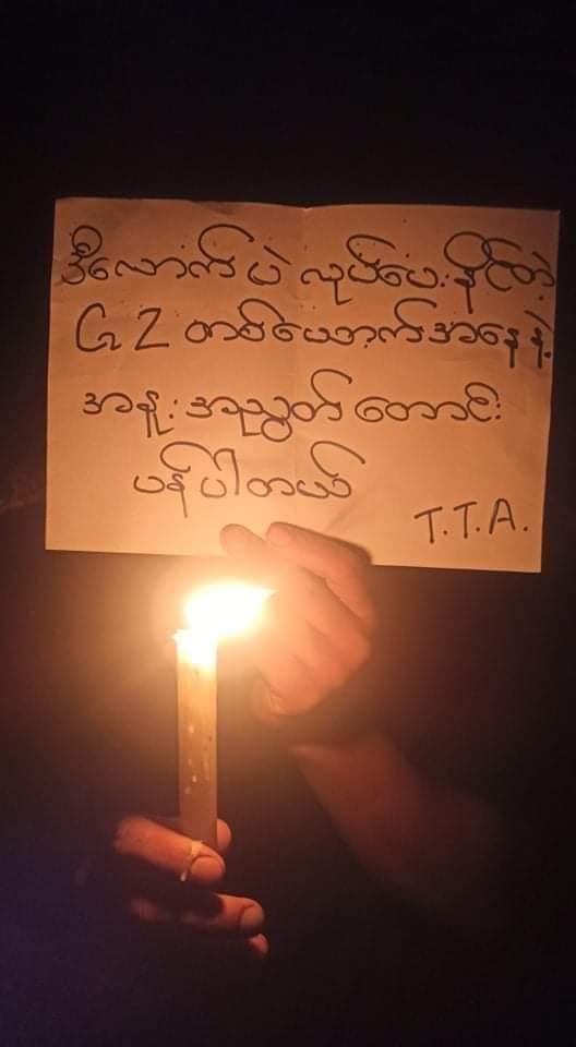 Zuzzie15's tweet photo. Candlelight night strike by Gen Z in Taung Thar,Myingyan. 
photo crd

#May14Coup 
#WhatsHappeningInMyanmar https://t.co/4DLIdKquiT