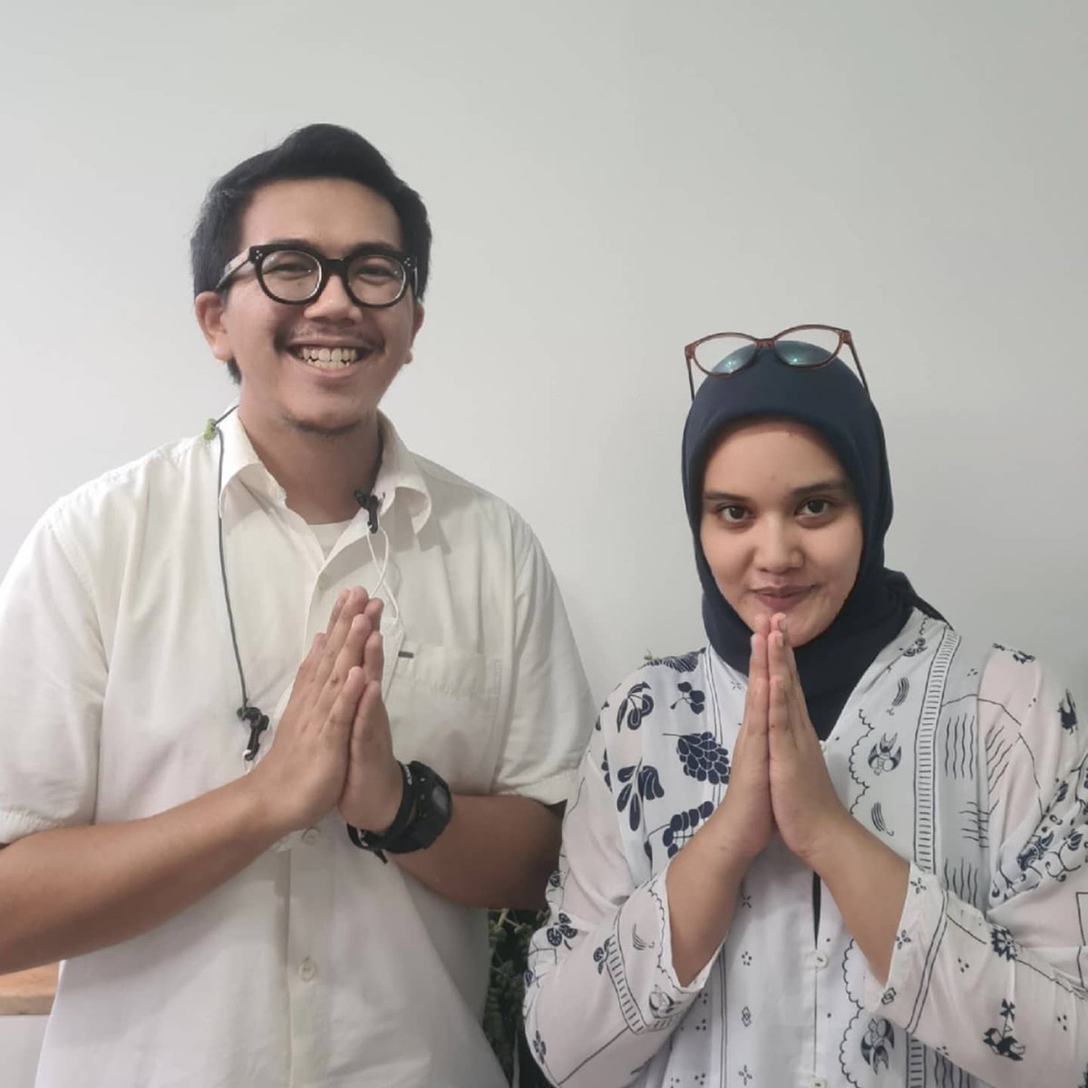 Dengan ini, saya dan <a href="/geodegea/">geodegea</a> mengucapkan,

Makan nasi pake lalap
Tambah tempe dan ikan asin
Saya di sini mau minta maap
Semoga dimaapkan lahir dan batin

Selamat Idulfitri 1442 H. 🙏🏾

#edisilebaran
