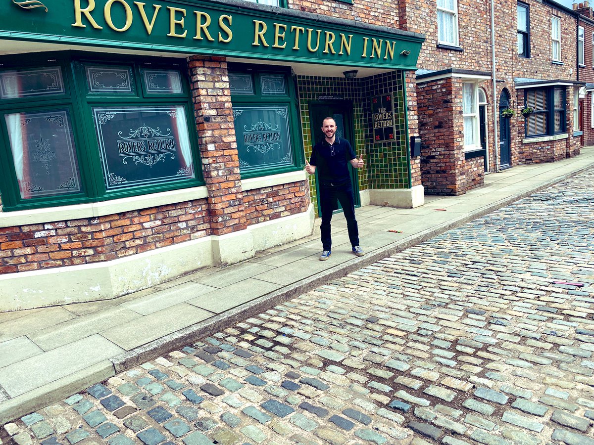 JTueart's tweet photo. Delighted to rack up another 2021 #tvcredit making a visit to the #corrie #cobbles today. Huge thanks to Director @m1ckeyjoe for the opportunity, and @Birdstontalent1 . Great to bump into @LeePetcher and @SiriEllis onset. π¬π€π»
.
Onto the next...
.
#tvactor #soapactor #manchester https://t.co/r5NgLkuoMN