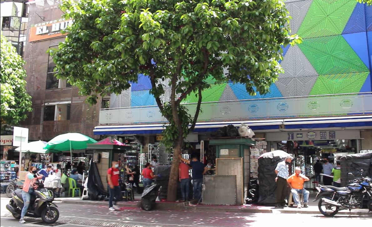 Para dinamizar la economía, desde el fin de semana se reactiva la estrategia Centro Abierto Domingo a Domingo. Volverán actividades comerciales, culturales y recreativas desde las 10:00am hasta las 4:00pm. Más de 1.000 locales generarán 3.500 empleos en el sector comercial.