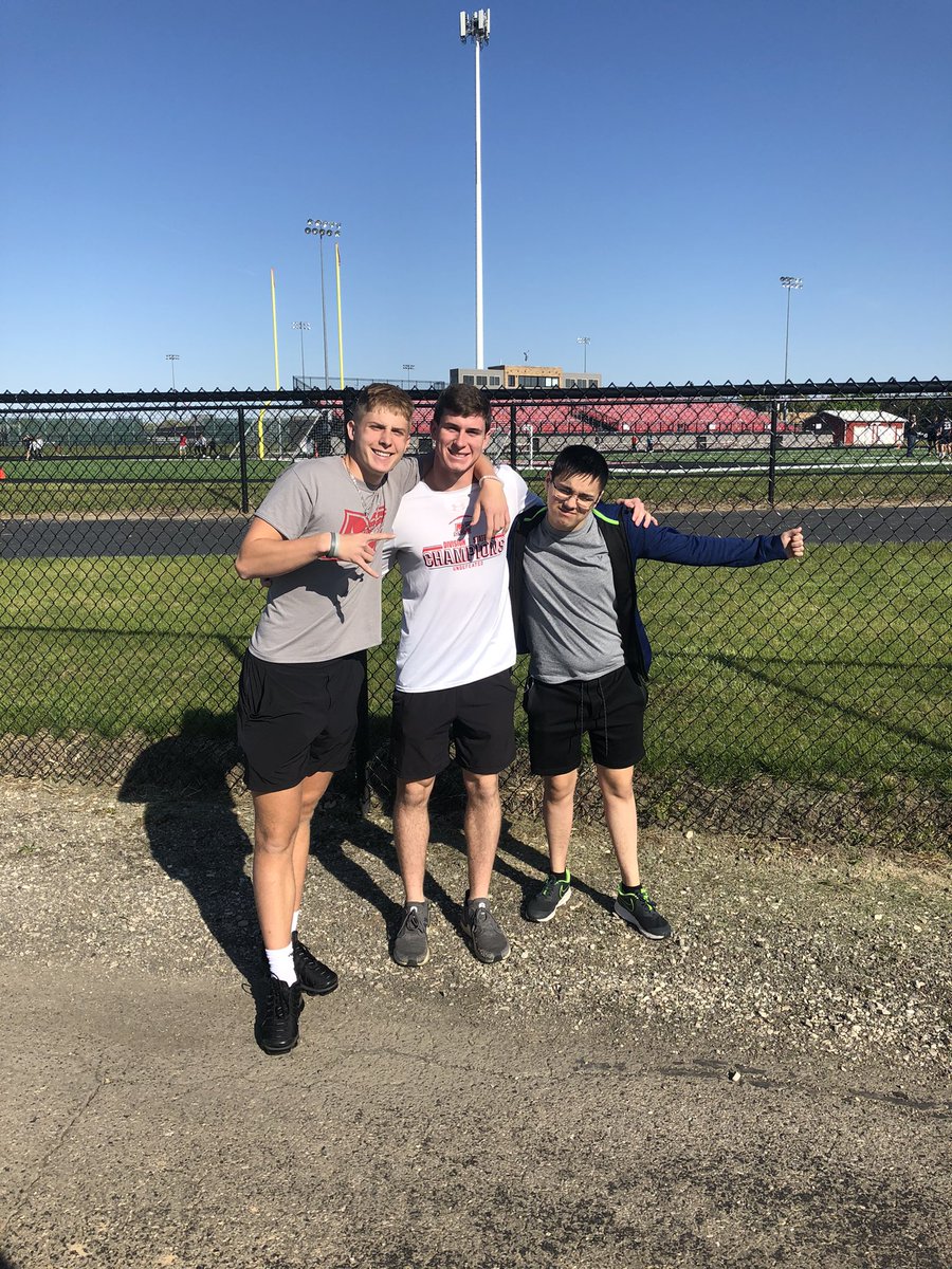 lgnfst's tweet photo. @hlambert7 @GooseChase @MattStack5 @MuskegoWarriors Yoga Fun https://t.co/a4Gb0i0Loi