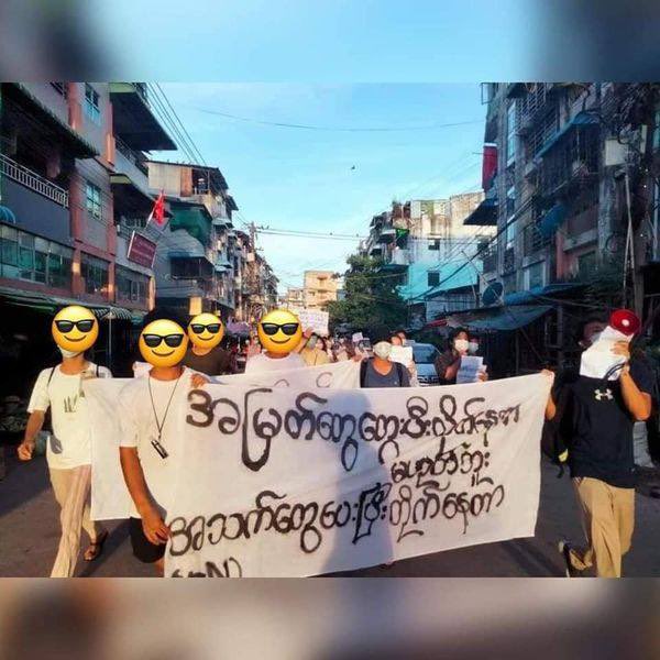 Protesters are chanting like
“ We Believe We Will Win, We Must Win “
&amp; marching the anti coup strike powerfully in Yangon today !!!
#May14Coup #WhatsHappeningInMyanmar
#HumansAreNotShields x.com/poeouou/status…