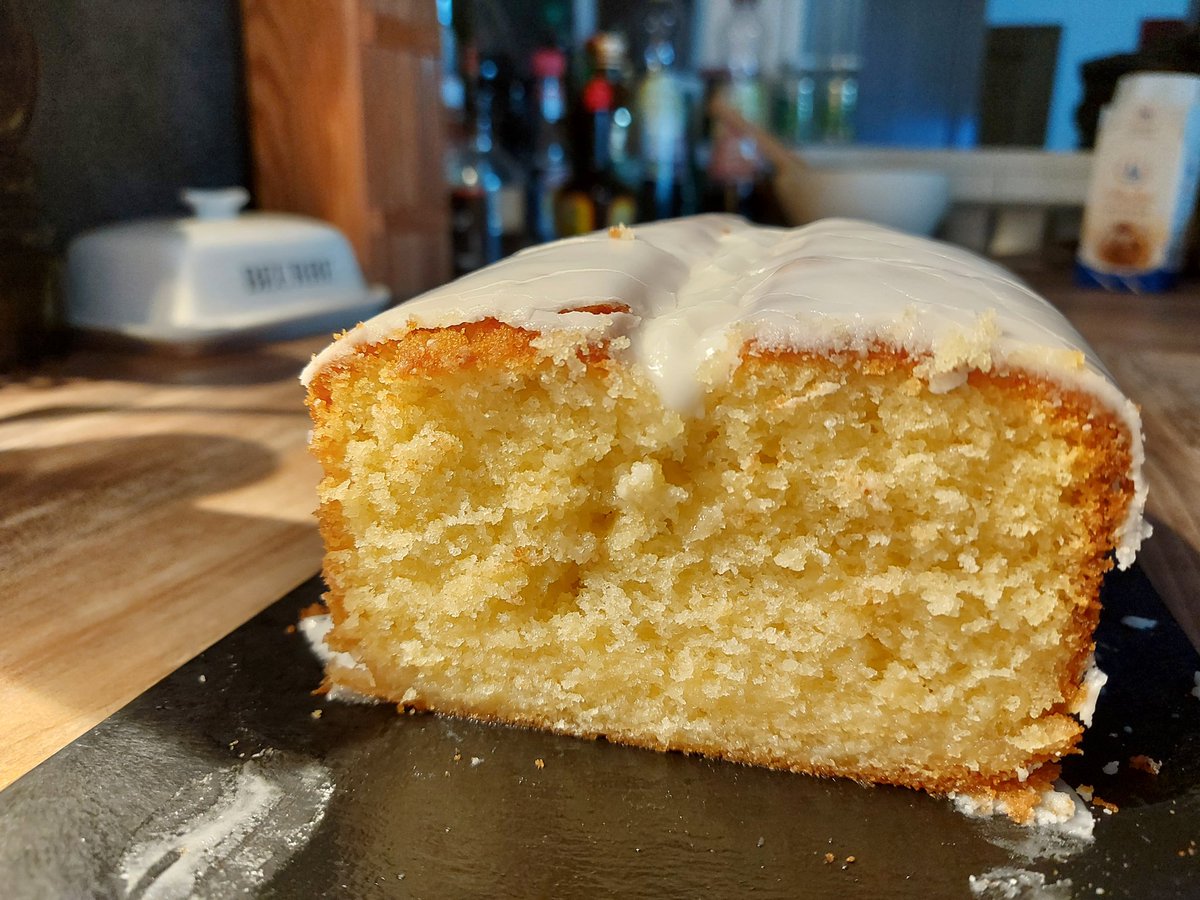 Kuechencottage's tweet photo. Zitronenkuchen - saftig und locker! 

Viele tolle Rezepte für Rührkuchen findest du auf meinem Blog  https://t.co/gOF0Ehf1bE 

#kuechencottage #küchencottage #rührkuchen #zitronenkuchen #cake #blog #foodblogger_de #foodblog #foodinspiration #backzeit #caketime #cakelove #rezepte https://t.co/zjvncuodyp