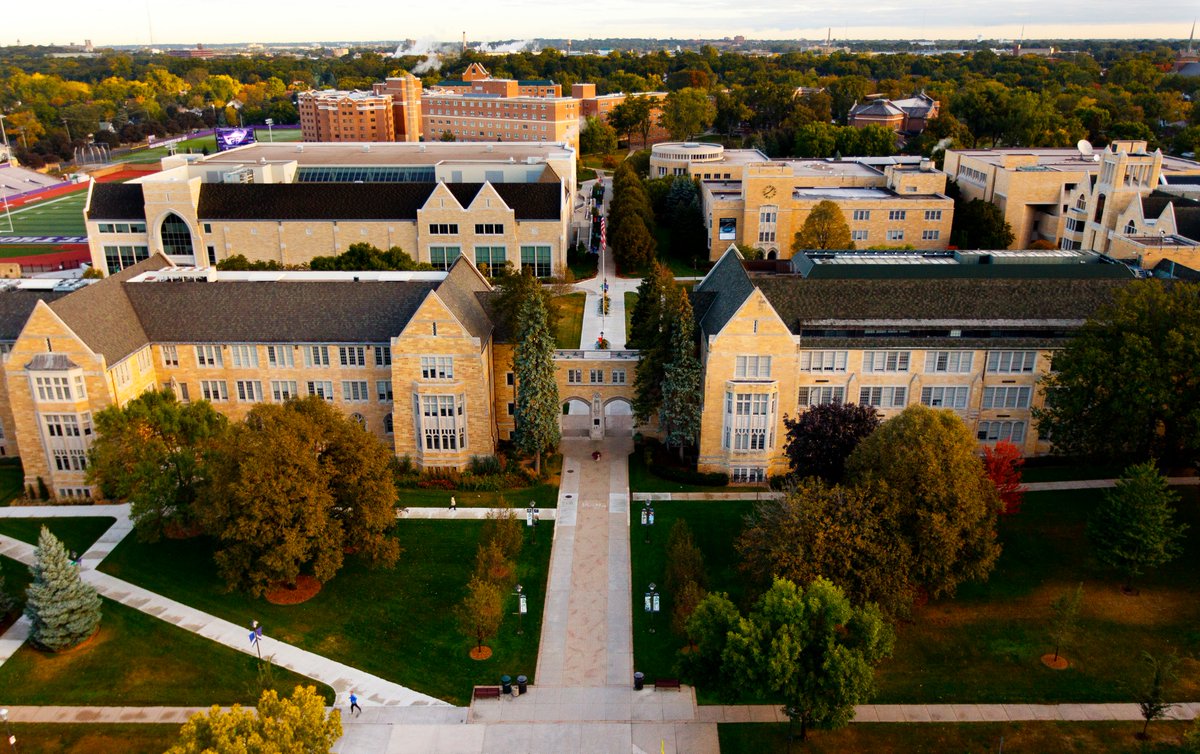 CCHAHockey's tweet photo. A day for the University of St. Thomas. Check this campus out 😯 #RollToms

@UofStThomasMN | @TommieAthletics https://t.co/yKZNylZyp6