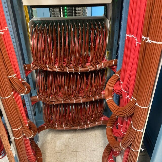 Serverdiskdrive's tweet image. This weeks aesthetically pleasing cable management post! Send us a photo of your system, for a chance to have your system featured next week!