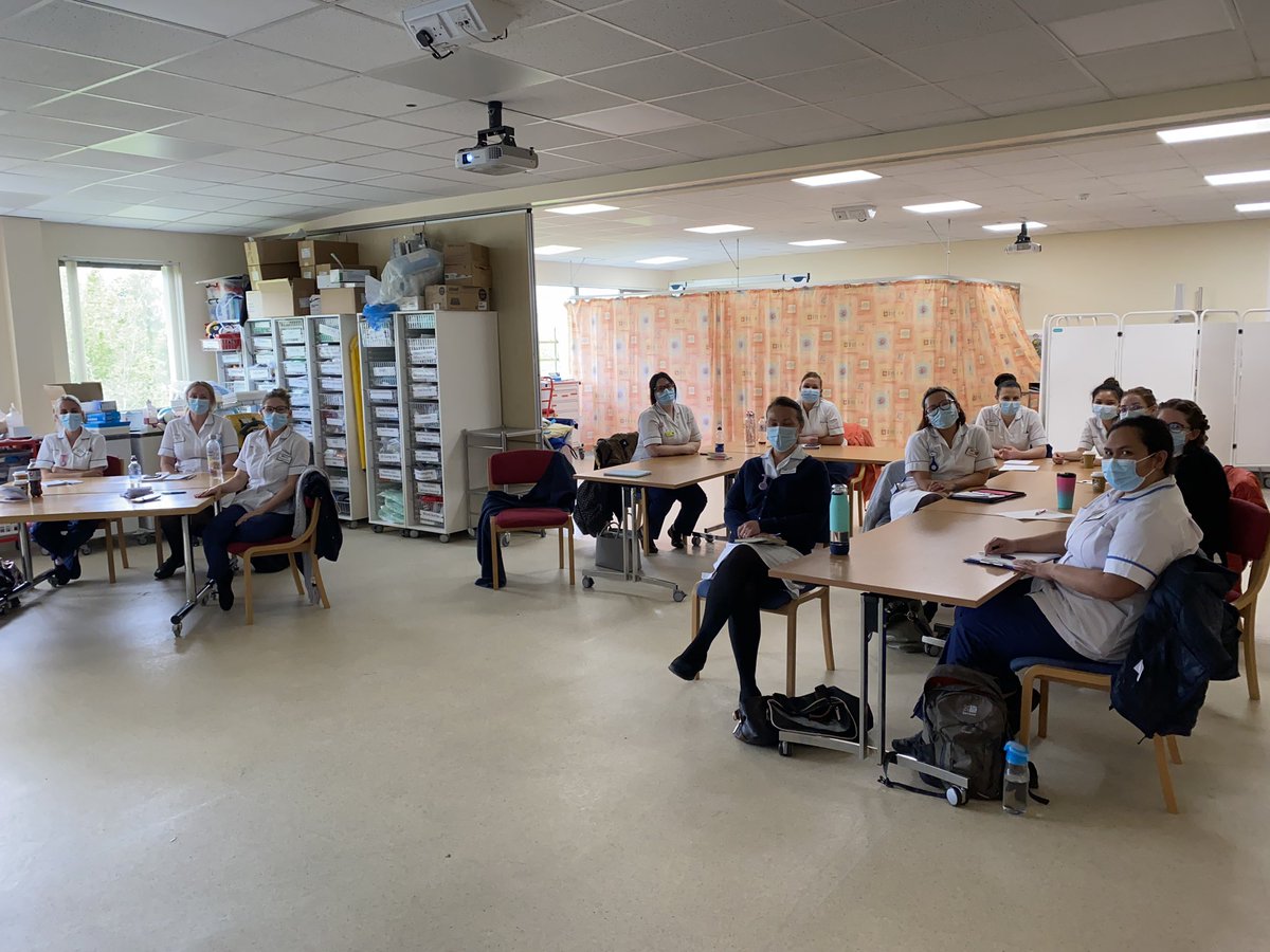 michaeljhewer1's tweet photo. Having a really fantastic IV study day with the @DerbyUni student nurses today! A really fantastic group - lots of engagement, contributions.. and laughs! 🥰 @ClurLangford https://t.co/vnCwhxwyxZ