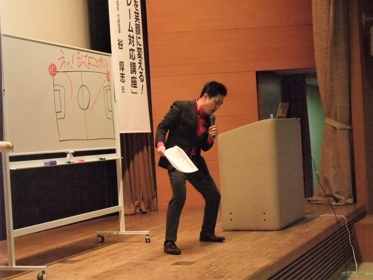 熱唱しているように見えますが、講演で話をしています。

今月もよろしくお願い申し上げます。