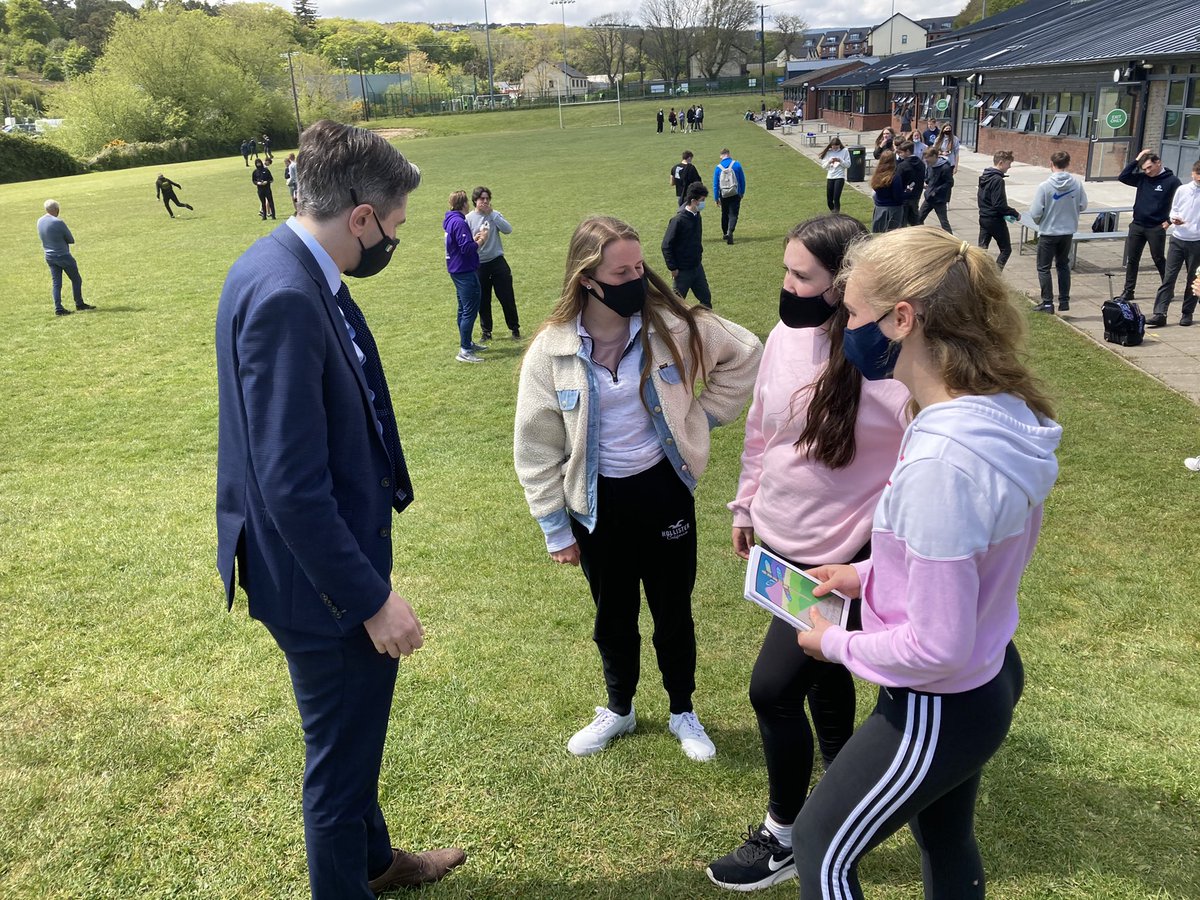 Great to have <a href="/SimonHarrisTD/">Simon Harris TD</a> in School today, meeting the TY Minicompany team in today’s national enterprise competition finals with their guide to autism, Simple Signposts